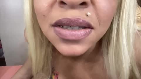 Snapshot of cocanutt_ chatting on 01-12-26, 02:11 CocaNutt online show from 01-12-26, 02:11