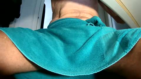 Snapshot of cockneegeezer chatting on 06-25-26, 04:34 Ask me online show from 06-25-26, 04:34