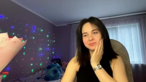 Nikki online show from 10-18-25, 05:32