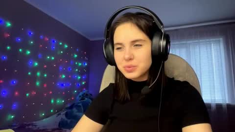 Nikki online show from 10-22-25, 09:09