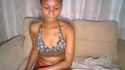 Snapshot of coco_gustavoh chatting on 10-26-25, 09:26 africana couples online show from 10-26-25, 09:26