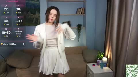 Snapshot of cocochaka chatting on 10-23-25, 05:29 Mia online show from 10-23-25, 05:29