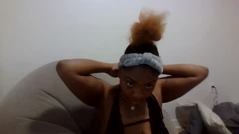 Snapshot of cocochanel197941 chatting on 09-14-25, 04:33 chanel online show from 09-14-25, 04:33