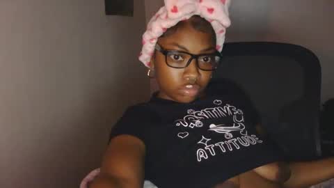 Snapshot of cocochanel197941 chatting on 12-14-25, 09:14 chanel online show from 12-14-25, 09:14