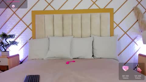 Snapshot of cocodamore1 chatting on 10-18-25, 11:44 online show from 10-18-25, 11:44