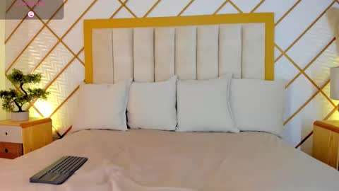 Snapshot of cocodamore1 chatting on 10-22-25, 11:43 online show from 10-22-25, 11:43