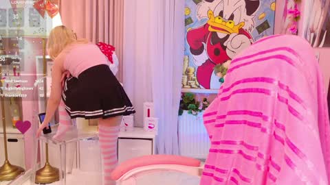 Mia online show from 12-19-24, 12:24