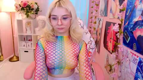 Mia online show from 03-11-25, 04:10