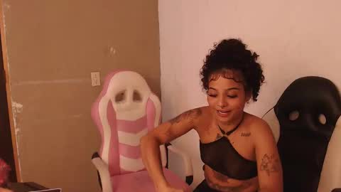 Snapshot of coffe_eyes chatting on 10-11-25, 04:01 coffe_eyes online show from 10-11-25, 04:01