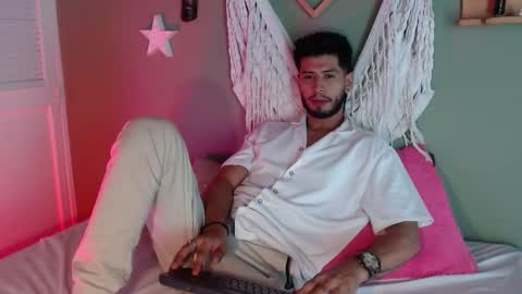 Snapshot of colby_smit chatting on 11-19-25, 03:50 Colby online show from 11-19-25, 03:50