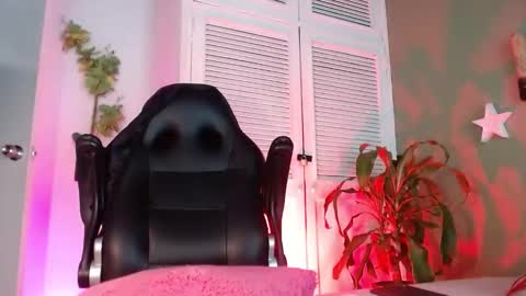 Snapshot of colby_smit chatting on 11-29-25, 07:28 Colby online show from 11-29-25, 07:28