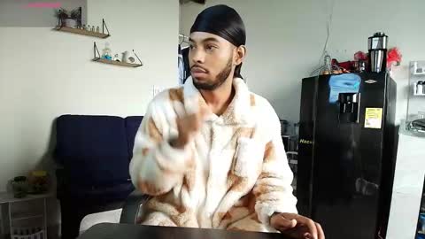 Snapshot of colinlatinbrown chatting on 01-13-26, 01:05 IG online show from 01-13-26, 01:05