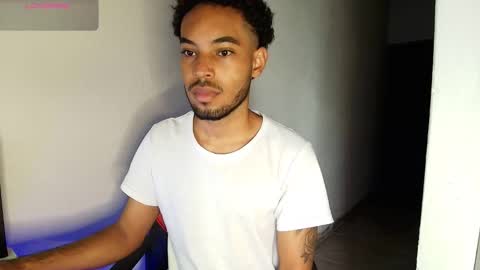 Snapshot of colinlatinbrown chatting on 02-15-26, 12:47 IG online show from 02-15-26, 12:47