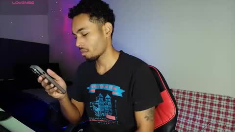 Snapshot of colinlatinbrown chatting on 03-08-26, 01:04 IG online show from 03-08-26, 01:04