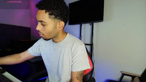 Snapshot of colinlatinbrown chatting on 03-09-26, 12:53 IG online show from 03-09-26, 12:53