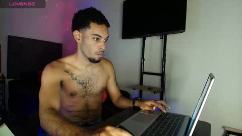 Snapshot of colinlatinbrown chatting on 03-12-26, 06:47 IG online show from 03-12-26, 06:47