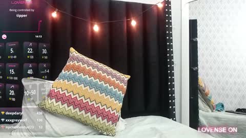 Snapshot of colombia_mommy_ chatting on 12-12-24, 03:37 GRETCHEN online show from 12-12-24, 03:37