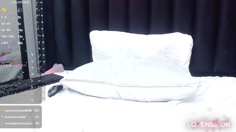 Snapshot of colombia_mommy_ chatting on 12-30-24, 03:13 GRETCHEN online show from 12-30-24, 03:13