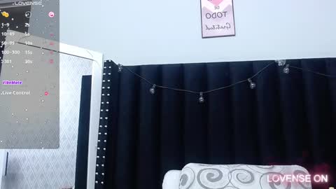 Snapshot of colombia_mommy_ chatting on 01-08-25, 12:15 GRETCHEN online show from 01-08-25, 12:15