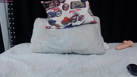 Snapshot of colombia_mommy_ chatting on 01-11-25, 03:31 GRETCHEN online show from 01-11-25, 03:31