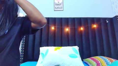 Snapshot of colombia_mommy_ chatting on 02-12-25, 12:22 GRETCHEN online show from 02-12-25, 12:22