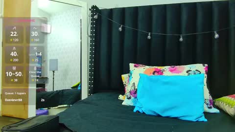 Snapshot of colombia_mommy_ chatting on 02-14-25, 12:25 GRETCHEN online show from 02-14-25, 12:25