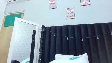 Snapshot of colombia_mommy_ chatting on 02-15-25, 12:11 GRETCHEN online show from 02-15-25, 12:11