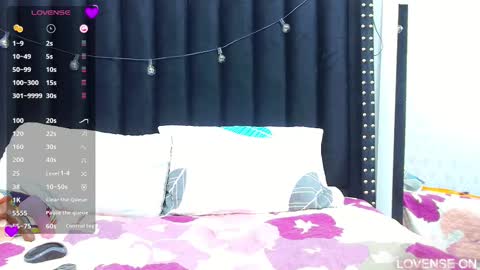 Snapshot of colombia_mommy_ chatting on 03-11-25, 03:34 GRETCHEN online show from 03-11-25, 03:34