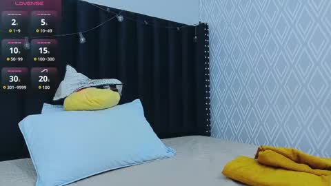 Snapshot of colombia_mommy_ chatting on 10-04-25, 12:03 GRETCHEN online show from 10-04-25, 12:03