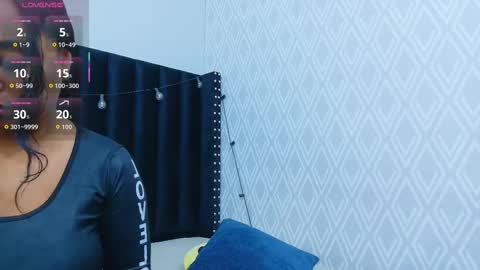 Snapshot of colombia_mommy_ chatting on 10-18-25, 02:40 GRETCHEN online show from 10-18-25, 02:40