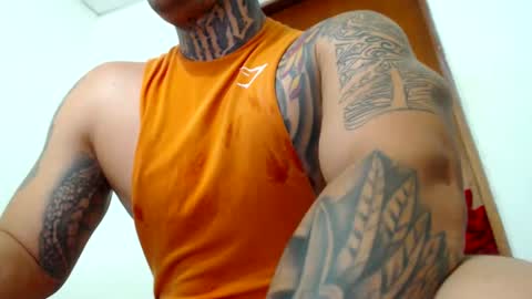 Snapshot of colombian_monster_cock chatting on 12-23-24, 08:00 camilo online show from 12-23-24, 08:00