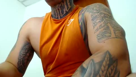 Snapshot of colombian_monster_cock chatting on 12-27-24, 11:28 camilo online show from 12-27-24, 11:28