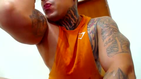 Snapshot of colombian_monster_cock chatting on 01-11-25, 02:47 camilo online show from 01-11-25, 02:47