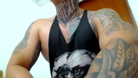 Snapshot of colombian_monster_cock chatting on 01-31-25, 06:57 camilo online show from 01-31-25, 06:57