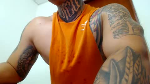 Snapshot of colombian_monster_cock chatting on 02-01-25, 04:22 camilo online show from 02-01-25, 04:22