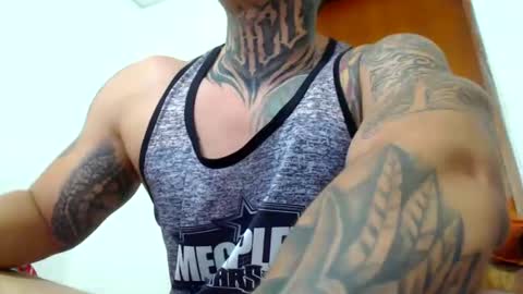 Snapshot of colombian_monster_cock chatting on 02-13-25, 02:12 camilo online show from 02-13-25, 02:12