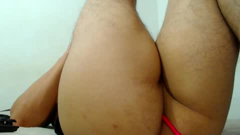 Snapshot of colombian_monster_cock chatting on 02-19-25, 05:16 camilo online show from 02-19-25, 05:16