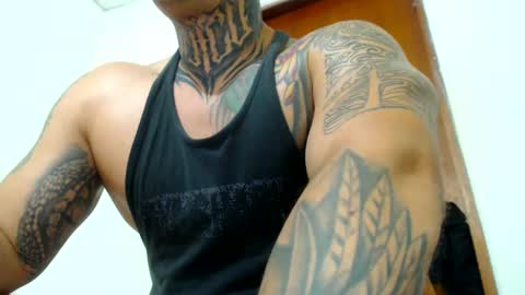 Snapshot of colombian_monster_cock chatting on 03-07-25, 02:36 camilo online show from 03-07-25, 02:36