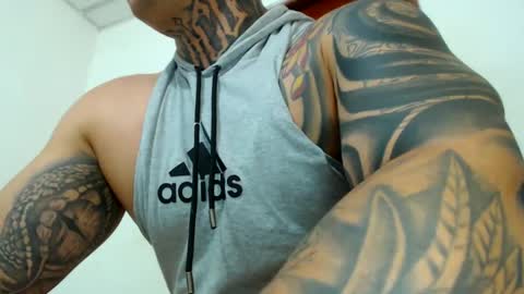 Snapshot of colombian_monster_cock chatting on 09-11-25, 03:34 camilo online show from 09-11-25, 03:34