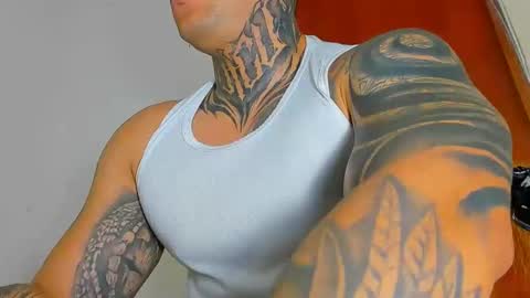 Snapshot of colombian_monster_cock chatting on 09-19-25, 06:59 camilo online show from 09-19-25, 06:59