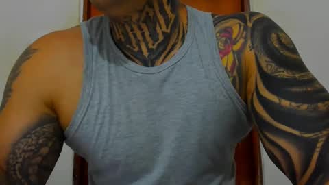 Snapshot of colombian_monster_cock chatting on 10-10-25, 06:23 camilo online show from 10-10-25, 06:23
