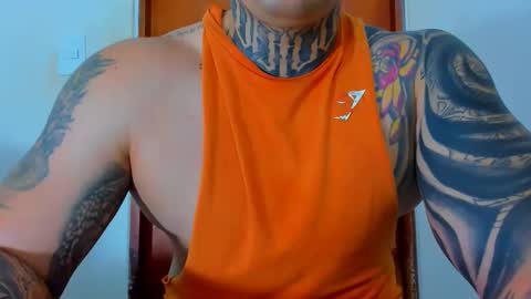 Snapshot of colombian_monster_cock chatting on 10-18-25, 06:05 camilo online show from 10-18-25, 06:05