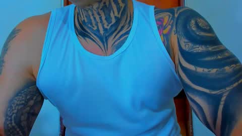 Snapshot of colombian_monster_cock chatting on 10-30-25, 06:26 camilo online show from 10-30-25, 06:26