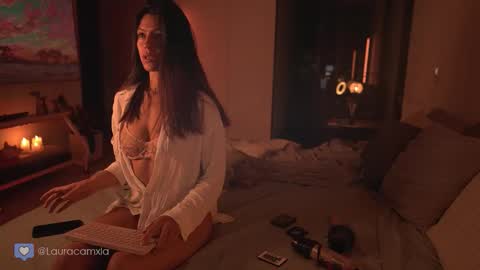 Laura online show from 10-19-25, 11:27