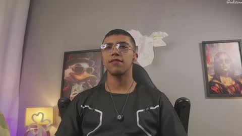 Snapshot of colstorw_ chatting on 03-13-26, 10:33 colstorw_ online show from 03-13-26, 10:33