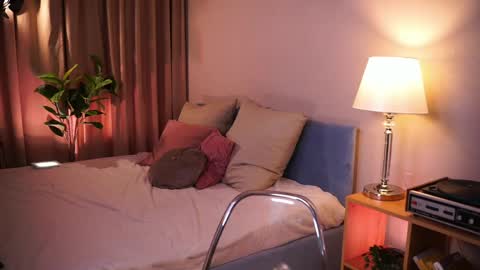 Snapshot of come_in_bed chatting on 05-06-26, 02:11 Audrey online show from 05-06-26, 02:11