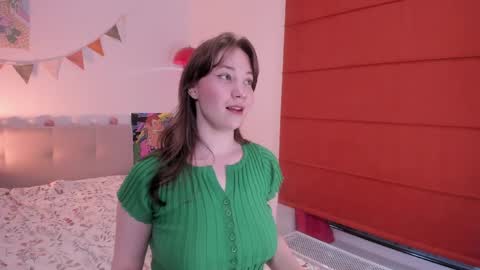Snapshot of come_in_bed chatting on 05-22-26, 05:40 Audrey online show from 05-22-26, 05:40