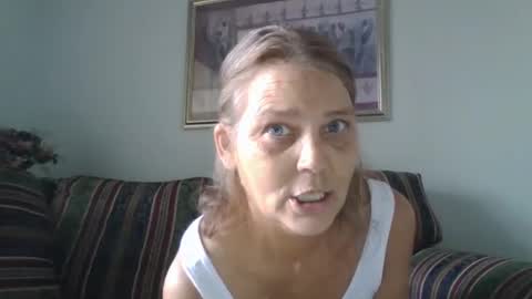 Snapshot of comebackpussy chatting on 10-27-25, 06:12 comeback pussy online show from 10-27-25, 06:12