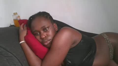 Snapshot of comicalcara chatting on 02-13-25, 03:03 Cara online show from 02-13-25, 03:03