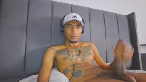 Snapshot of comoseria1927realg4life chatting on 06-24-26, 06:07 comoseria1927realg4life online show from 06-24-26, 06:07